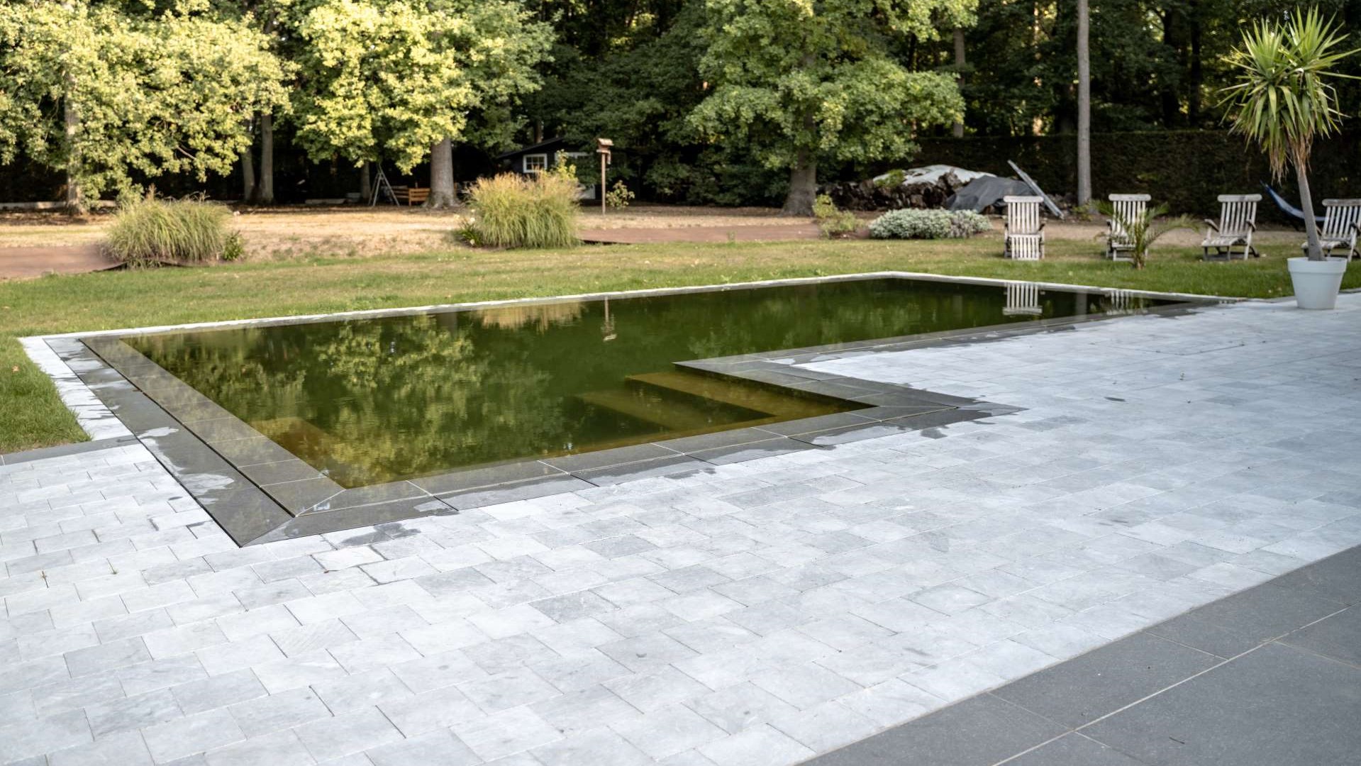 Plus d'authenticité avec une terrasse en pierre bleue